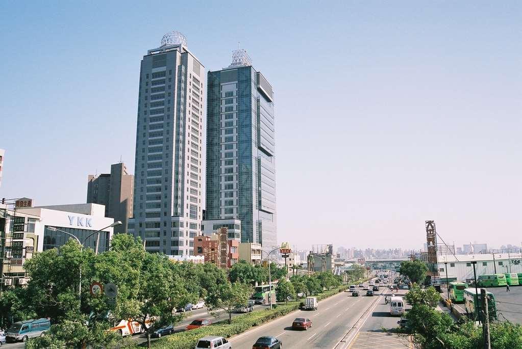Windsor Hotel Тайчжун Экстерьер фото View of the city
