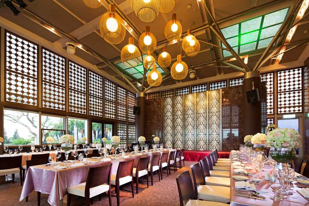 Windsor Hotel Тайчжун Ресторан фото The interior of the restaurant