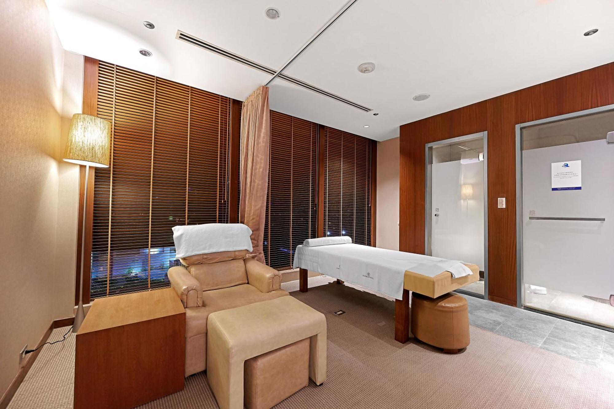 Windsor Hotel Тайчжун Экстерьер фото A treatment room at the spa