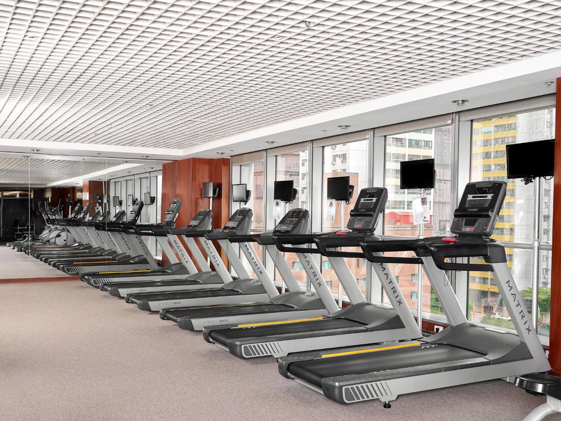 Windsor Hotel Тайчжун Экстерьер фото A row of treadmills