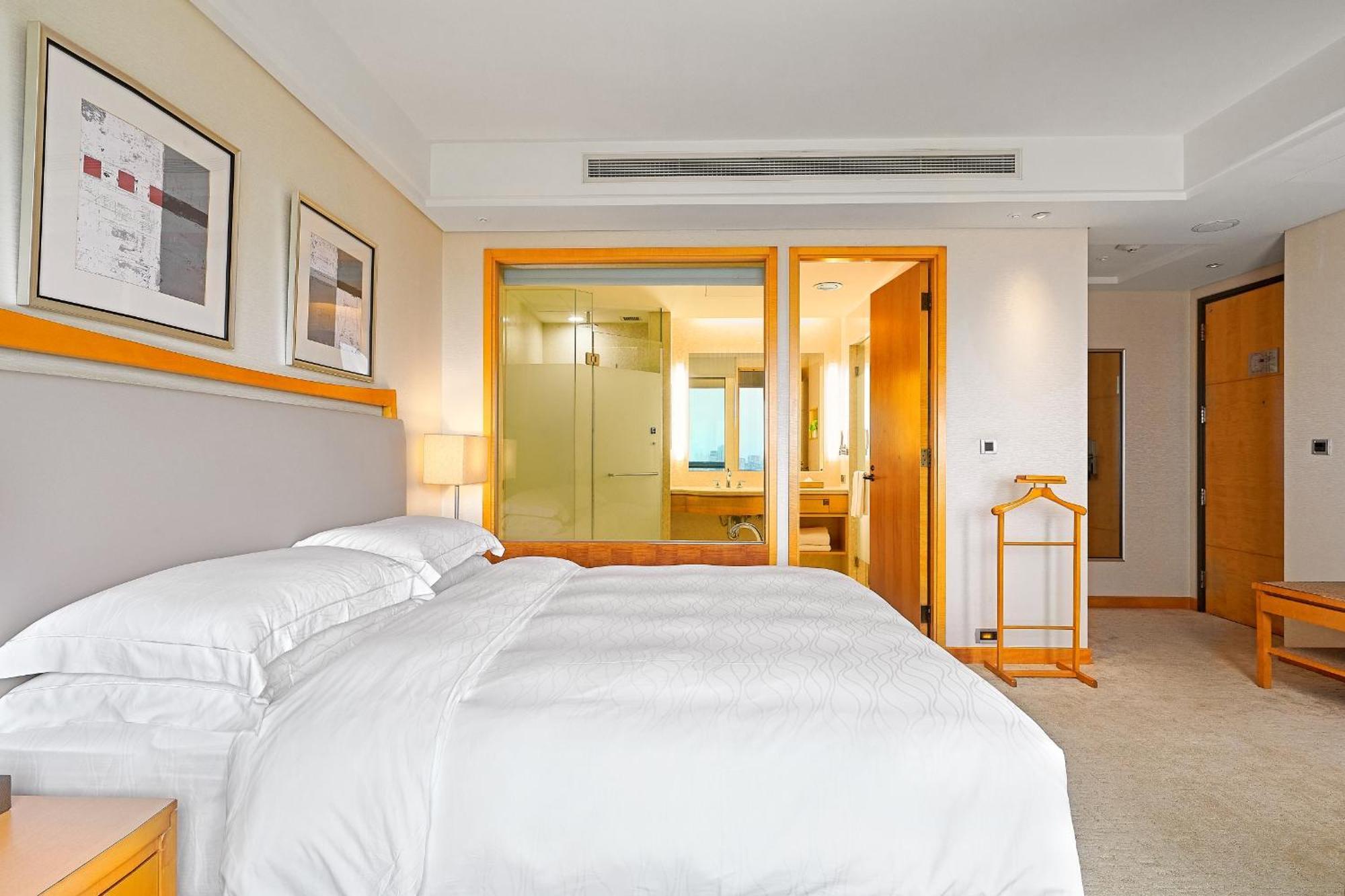 Windsor Hotel Тайчжун Номер фото A guest room at the hotel